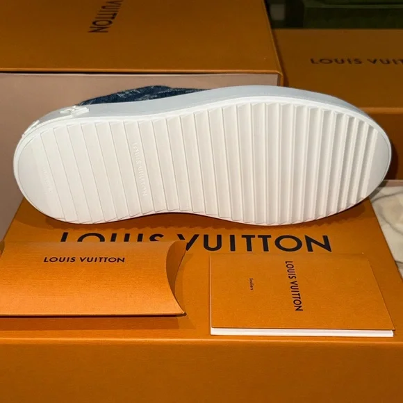 Louis Vuitton Bleu Jeans Time Out Sneaker - Picture 3 of 6